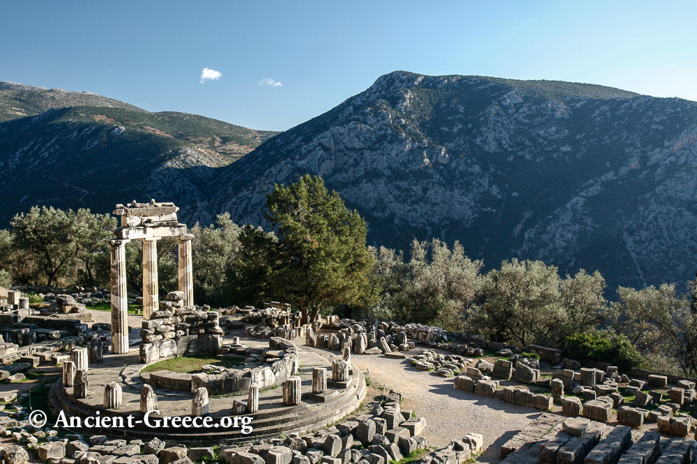 https://www.ancient-greece.org/images/ancient-sites/delphi2/large/01.jpg